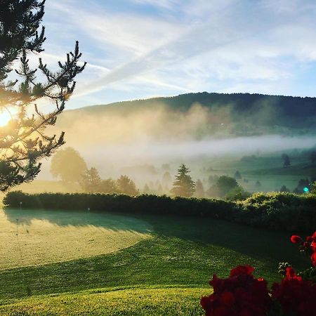 Domaine Du Mont-Saint-Jean Hotel เลรูส ภายนอก รูปภาพ