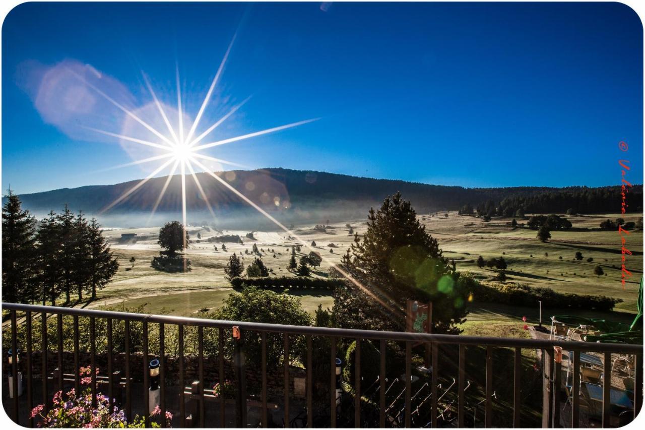Domaine Du Mont-Saint-Jean Hotel เลรูส ภายนอก รูปภาพ