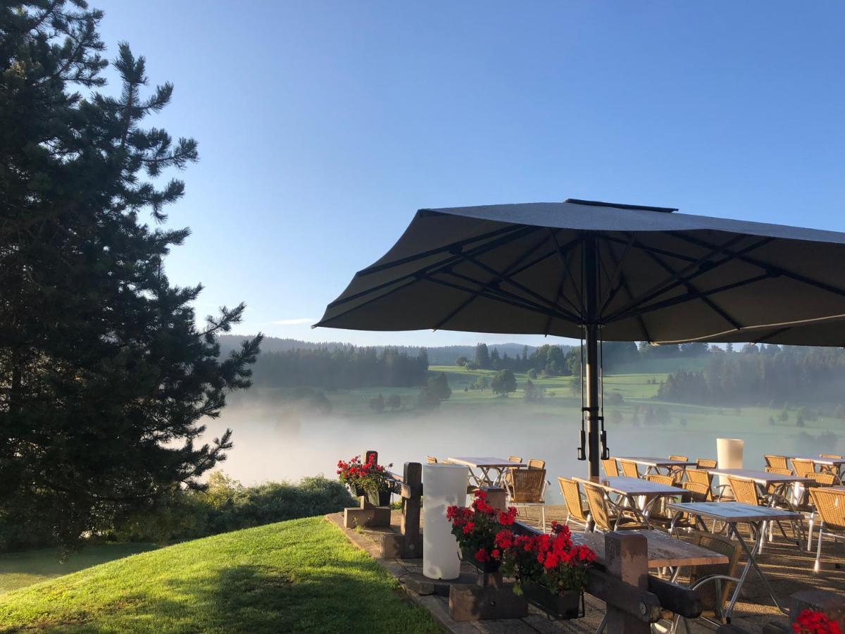 Domaine Du Mont-Saint-Jean Hotel เลรูส ภายนอก รูปภาพ
