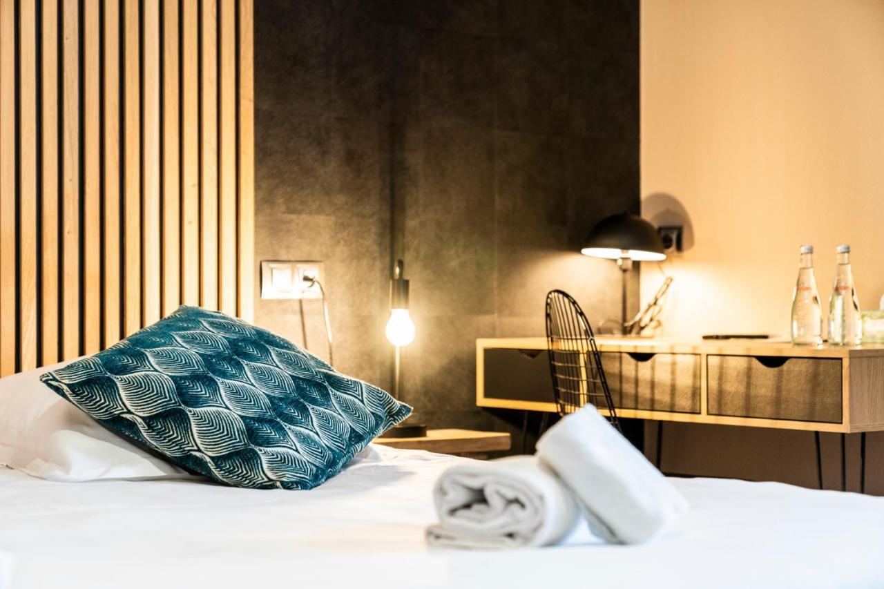 Domaine Du Mont-Saint-Jean Hotel เลรูส ภายนอก รูปภาพ