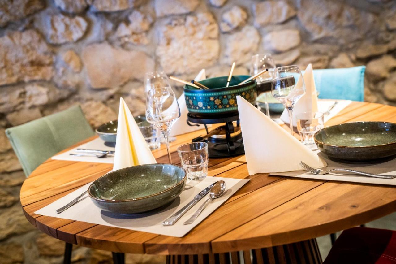 Domaine Du Mont-Saint-Jean Hotel เลรูส ภายนอก รูปภาพ