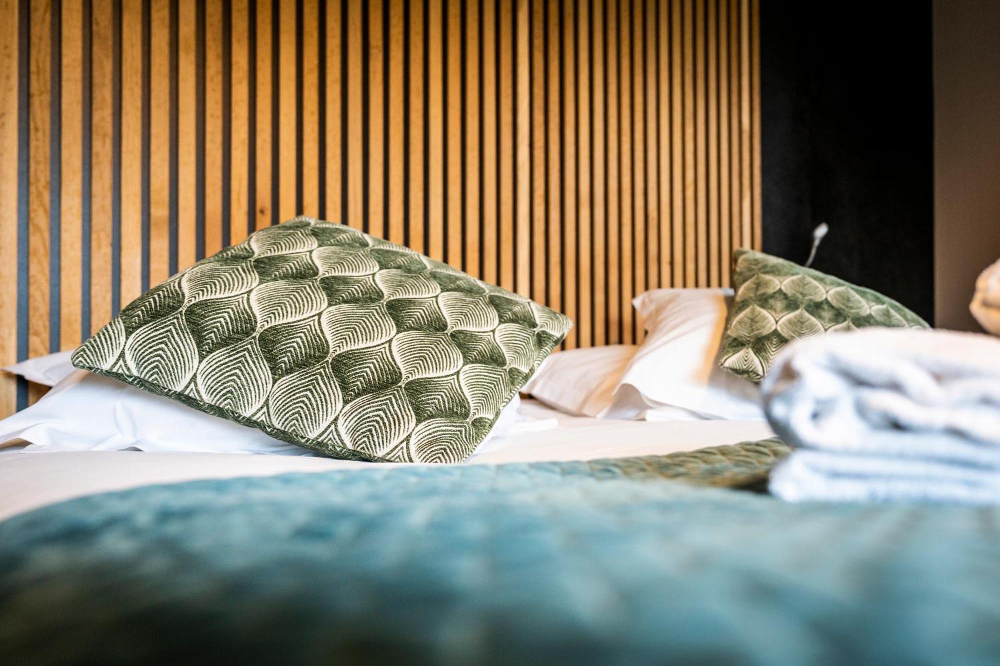 Domaine Du Mont-Saint-Jean Hotel เลรูส ภายนอก รูปภาพ