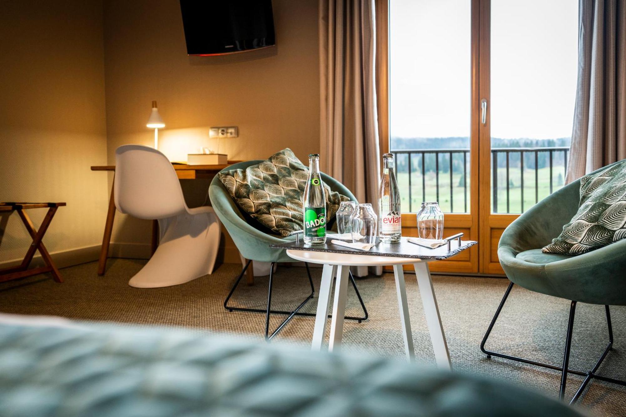 Domaine Du Mont-Saint-Jean Hotel เลรูส ภายนอก รูปภาพ
